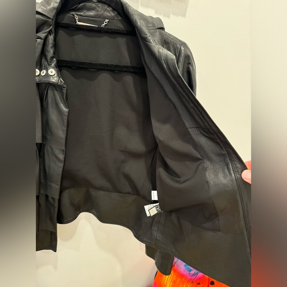 Diane Von Furstenberg 100% Genuine Black Leather Jacket with ruffles.  Size 6 - Picture 6 of 6